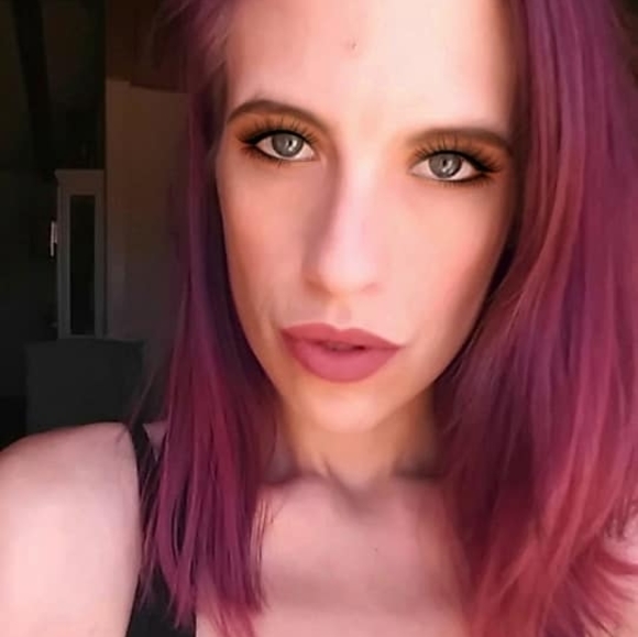 Meet your Posher, Whitney - Picture 1 of 1